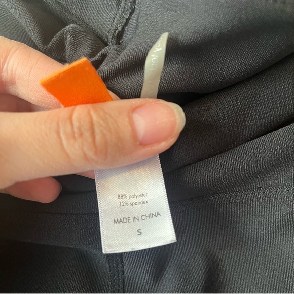 Lucy Black Capri Crop Leggings Size Small Short Athletic Activewear - Picture 3 of 6